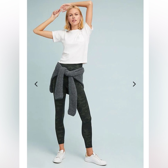 SPANX Seamless Shaping Leggings in Green Camo (Size M) - Picture 6 of 6